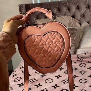 Betsy Johnson heart bag🫶🏼💕